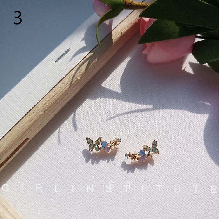 Khuyên tai hoa đính đá pha lê phong cách Hàn Quốc