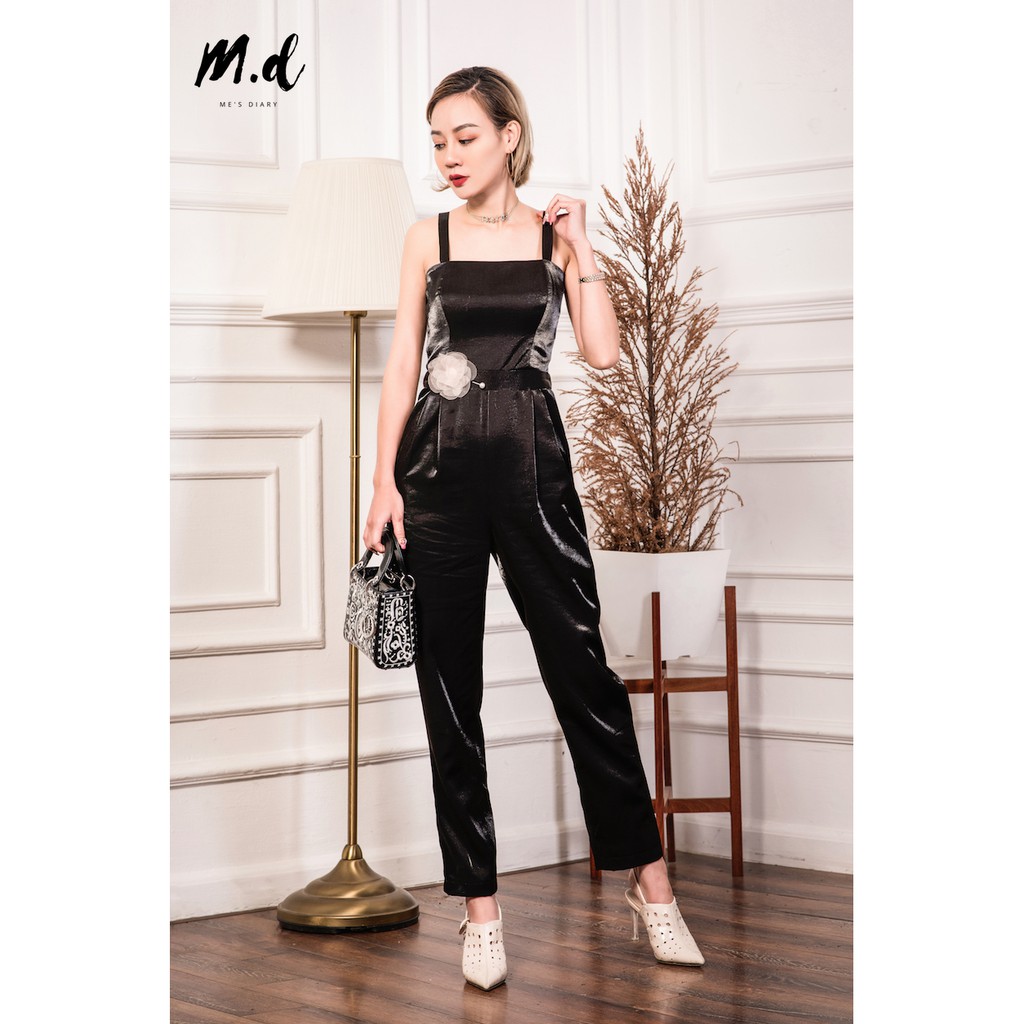 Jumpsuit 2 dây Tapfa kèm hoa cài (Hàng thiết kế - Ảnh tự chụp)