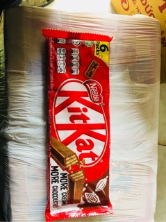 Bịch 6 thanh Kitkat phủ socola sữa 102g