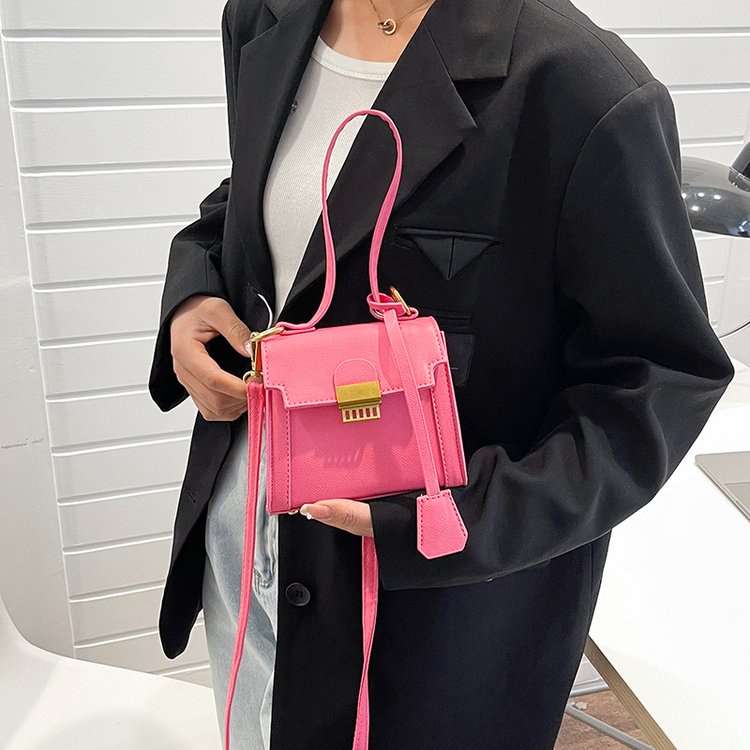 Túi xách thời trang đeo chéo kiểu dáng sành điệu thời thượng cho nữ