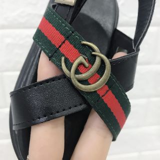 Sandal bé trai