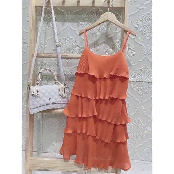 Đầm hai dây tầng xếp li