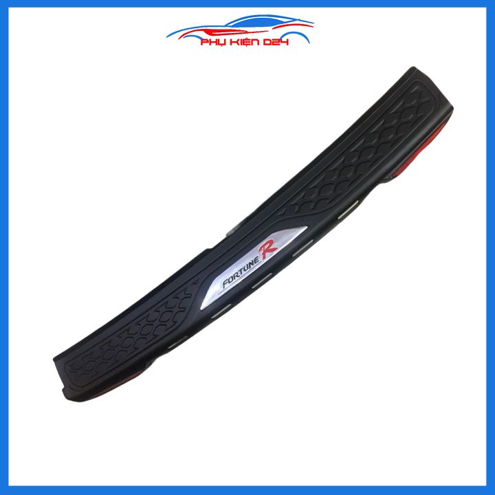 Ốp chống trầy cốp ngoài nhựa đen Fortuner2009-2010-2011 2012-2013-2014-2015-2016 hàng loại 1