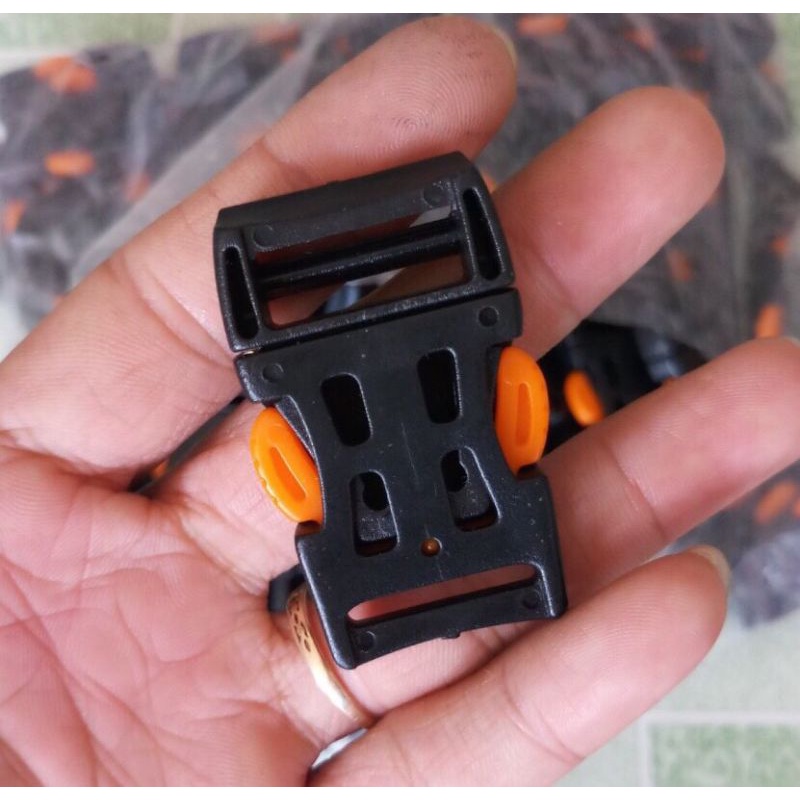 Khoá bóp cài quai nón bảo hiểm , balo , dây đai loại tốt BÓNG ( bịch 50 và 100 cái )