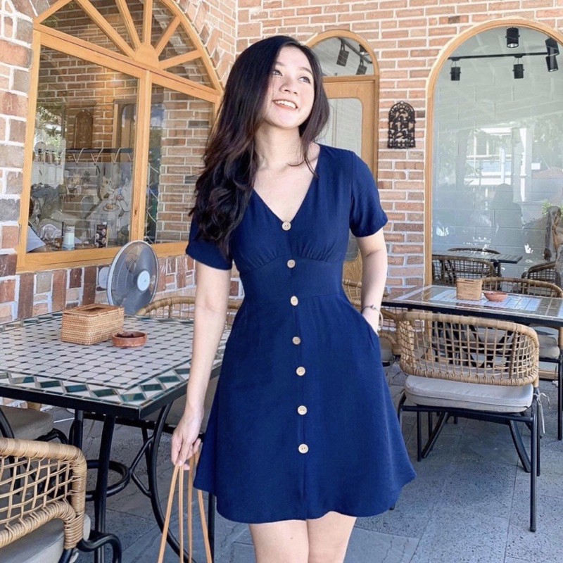 Đầm cổ V nhúng ngực 2 màu