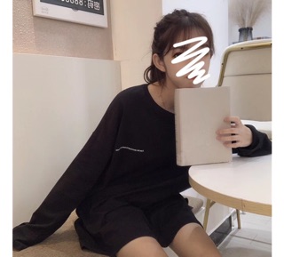 Áo pull dài tay in chữ ngực xẻ vạt