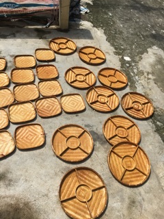 Mẹt tre chia ngăn.