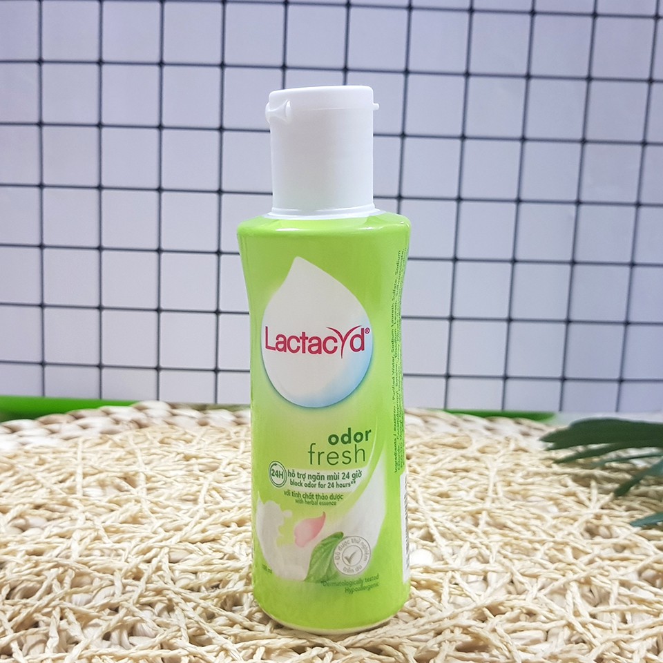 [MẪU MỚI] Dung Dịch Vệ Sinh Phụ Nữ Lactacyd 150ml Tinh Chất Hoa Hồng Và Trầu Không - 8936123410131