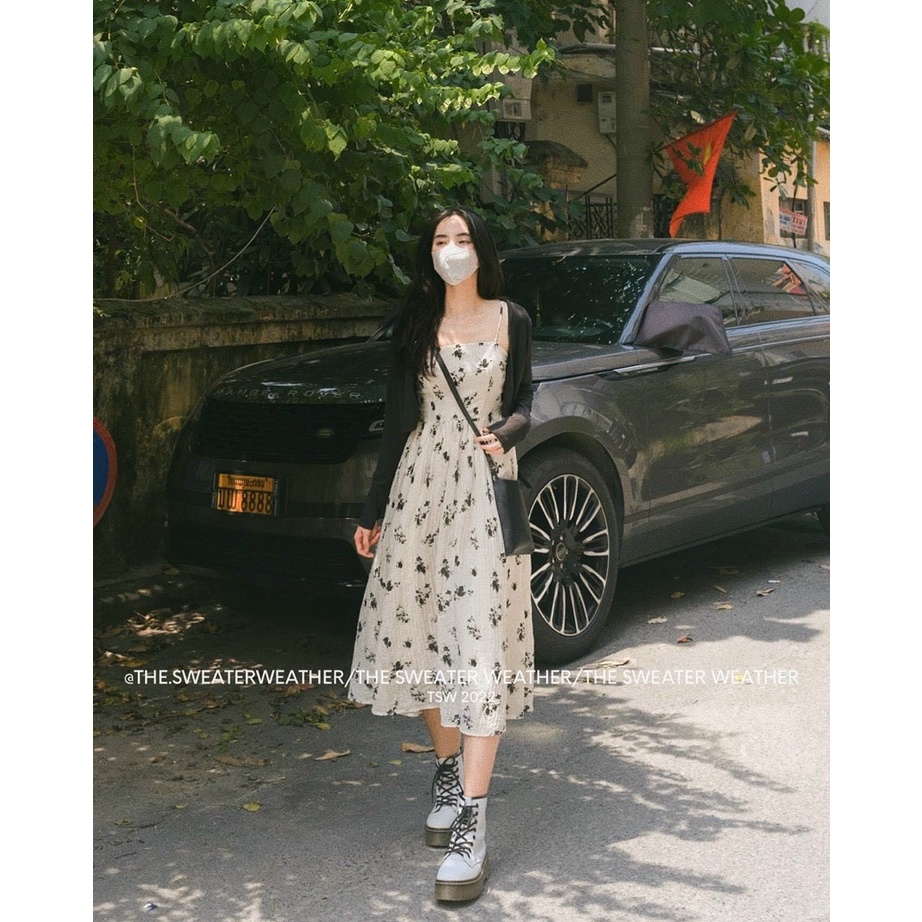 Set váy hai dây thô đũi hoa nhí kèm áo khoác cardigan đen