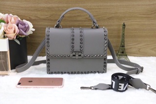 Túi valentino viền đinh mới