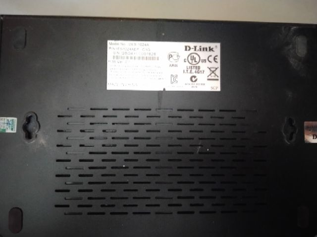 Bộ chia mạng Switch 24 port Dlink cũ 10/100 còn hoạt động tốt.