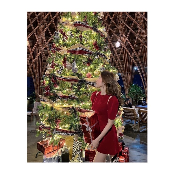 Váy nhung khoét vai tay phồng lên dáng chuẩn hàng loại 1 | BigBuy360 - bigbuy360.vn