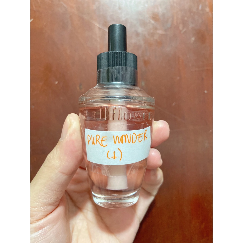 Lỗi chảy nhẹ 1 chai Tinh dầu thơm phòng Bath & Body Works Wallflower Fragrance 24ml Japanese Gingham Lavender Mahogany