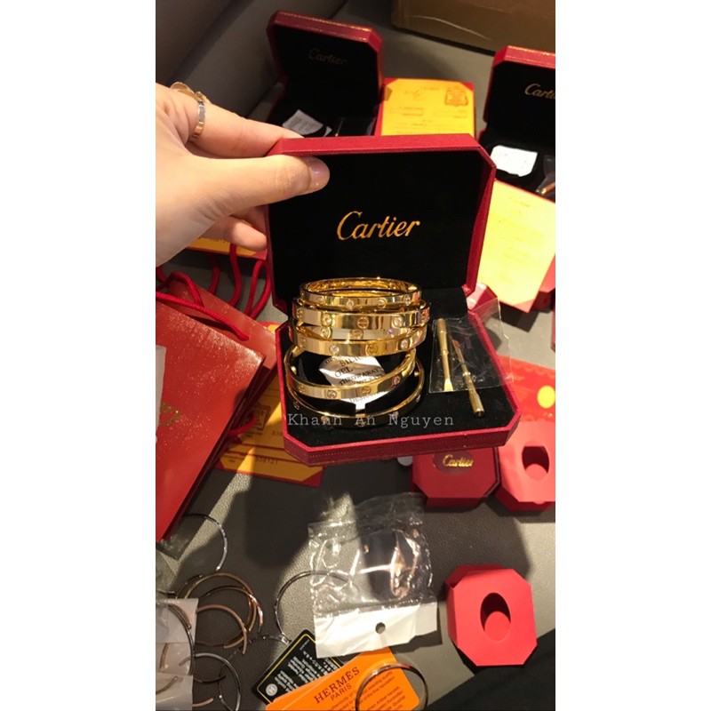 Vòng tay nữ titan Cartier