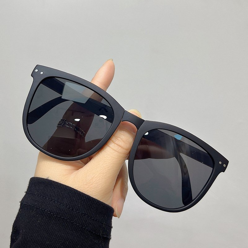 Kính mát thời trang màu sắc trẻ trung cá tính gấp gọn thuận tiện đem đi dã ngoại du lịch mẫu hot nhất 2022 HANASO 226