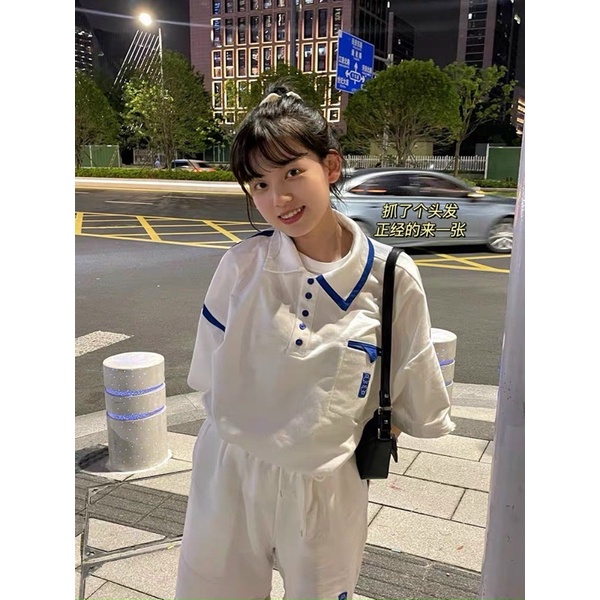 Set đồ nam nữ form rộng unisex, áo cổ bẻ kèm quần short đùi thêu logo chất liệu cotton tổ ong