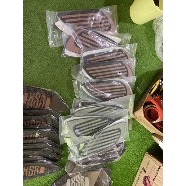 Miếng dán chống trượt bên hông bình xăng xe classic