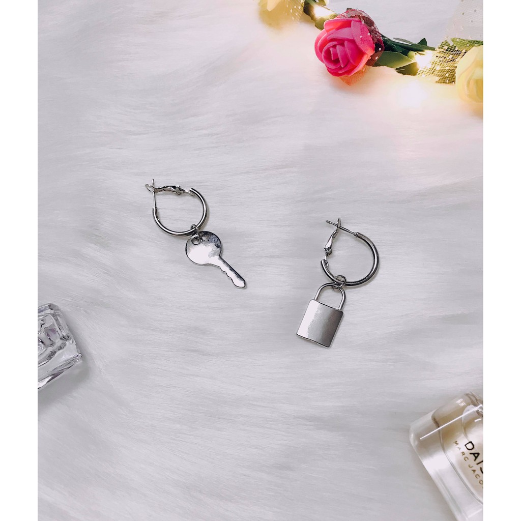 BÔNG TAI CHÌA VÀ Ổ KHÓA