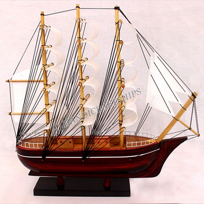 Combo Hai thuyền buồm gỗ màu trắng dài 25cm và 20cm