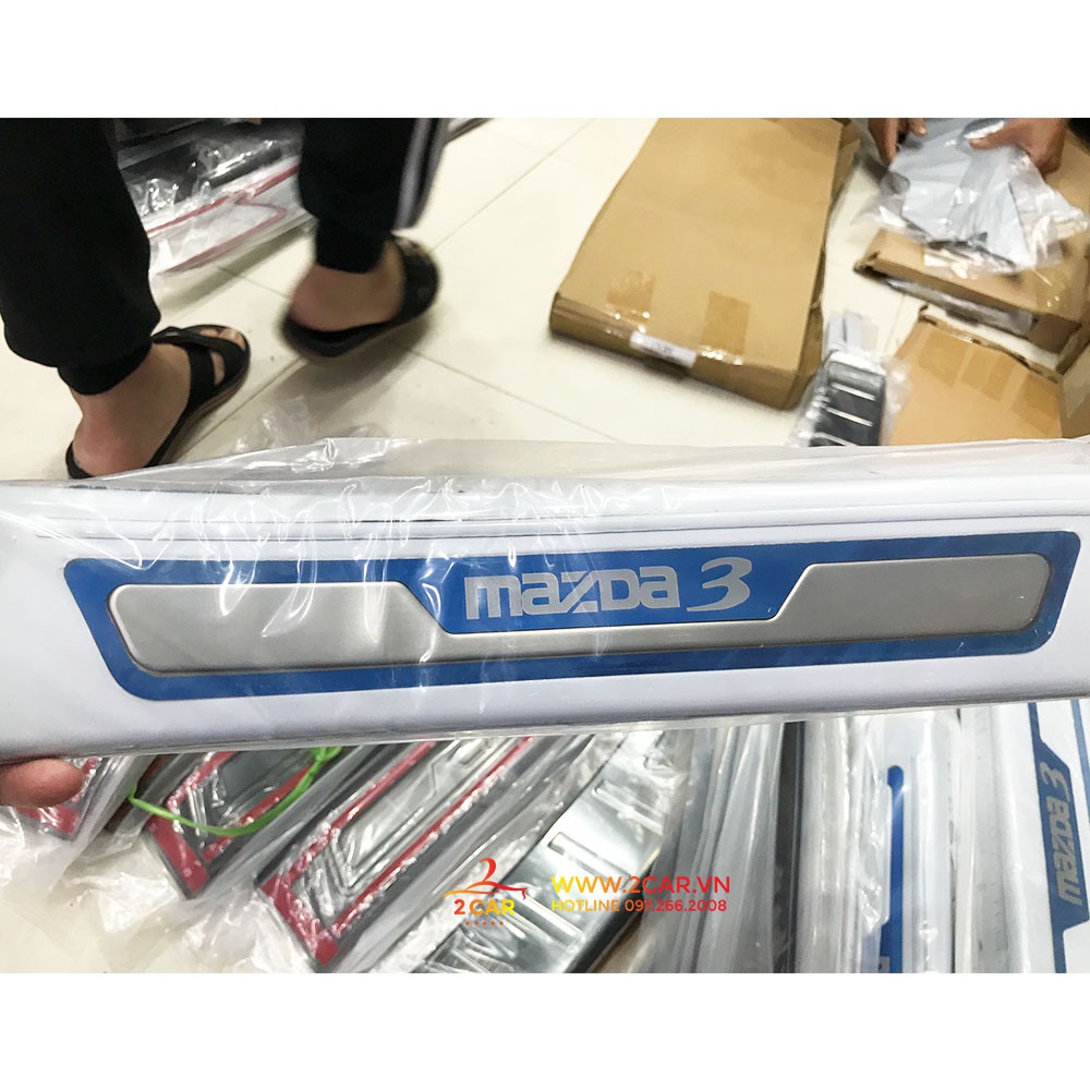 Bộ Ốp Bậc Cửa, Nẹp Bước Chân Trong Ngoài Xe Mazda 3 2018-2019 inox