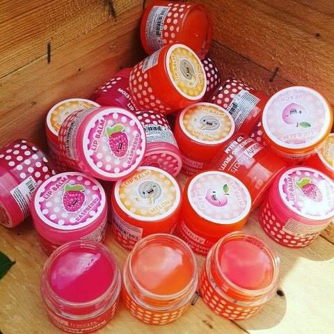 Son dưỡng môi Beauty Treats Moisturizing Fruity Lip Balm