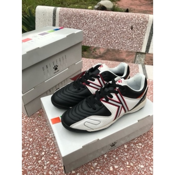 giày thể thao Kelme