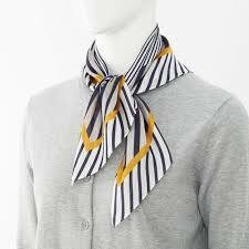 Khăn lụa UNIQLO
