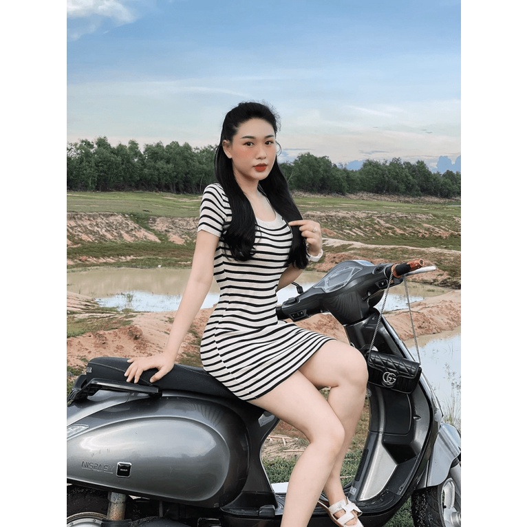 (Free Ship) Váy Kẻ Cổ Vuông Tôn Dáng Đỉnh Siêu Hot UP