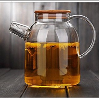 Ấm trà thuỷ tinh nắp tre giả gỗ 1600ml