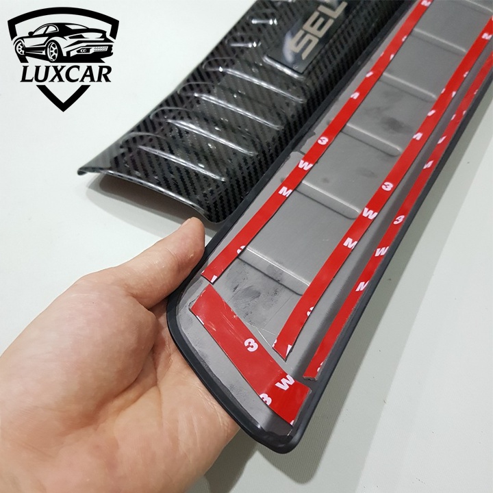 Ốp chống trầy cốp xe KIA SELTOS - Chất liệu TITAN cao cấp LUXCAR