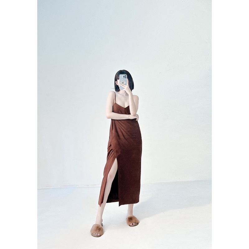 Đầm 2 dây midi da lộn xẻ tà