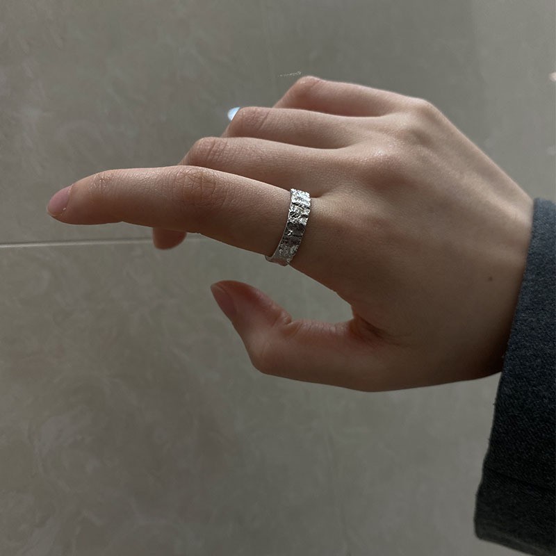Nhẫn nam nữ tròn Vân đá Kuu Studio màu bạc thời trang unisex chất liệu Titan đẹp đơn giản không gỉ - Nhẫn Vân đá
