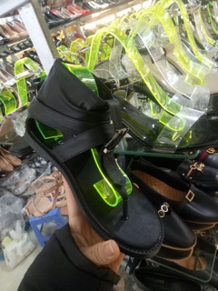 Sandal xỏ ngón chiến binh