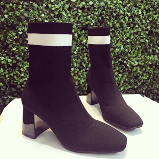 Bốt cao cổ viền trắng