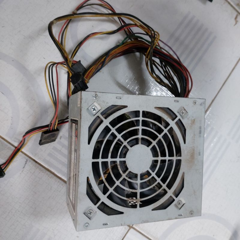 Nguồn SP 700W cũ hoạt động bình thường y như hình