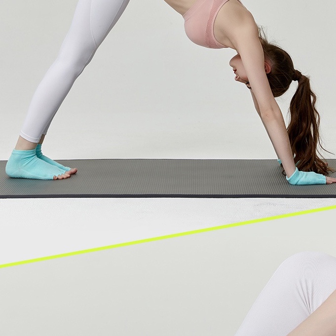 Vớ tập Yoga có hạt silicone chống trượt, thoáng khí, hút ẩm mồ hôi.