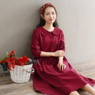 Đầm thắt eo đỏ đô cổ sen