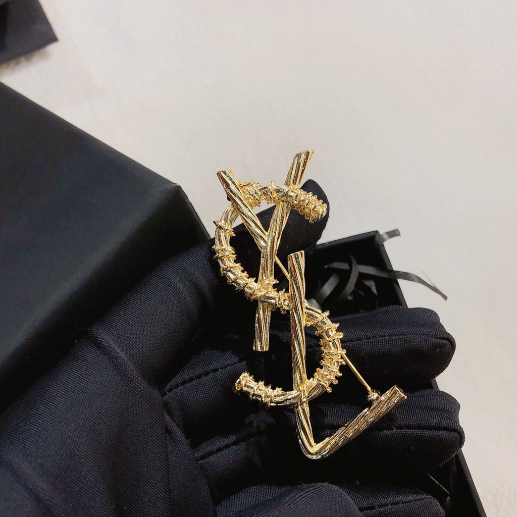 Ysl Trâm Cài Áo Hình Chữ Cái Đính Ngọc Trai Thời Trang