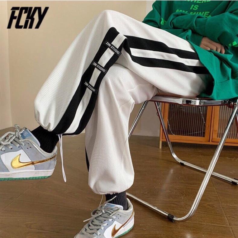 Quần Jogger Zin Ống Rộng Nam Nữ Thể Thao 3 Sọc Dây Rút Bo Gấu(Hàng Sẵn)