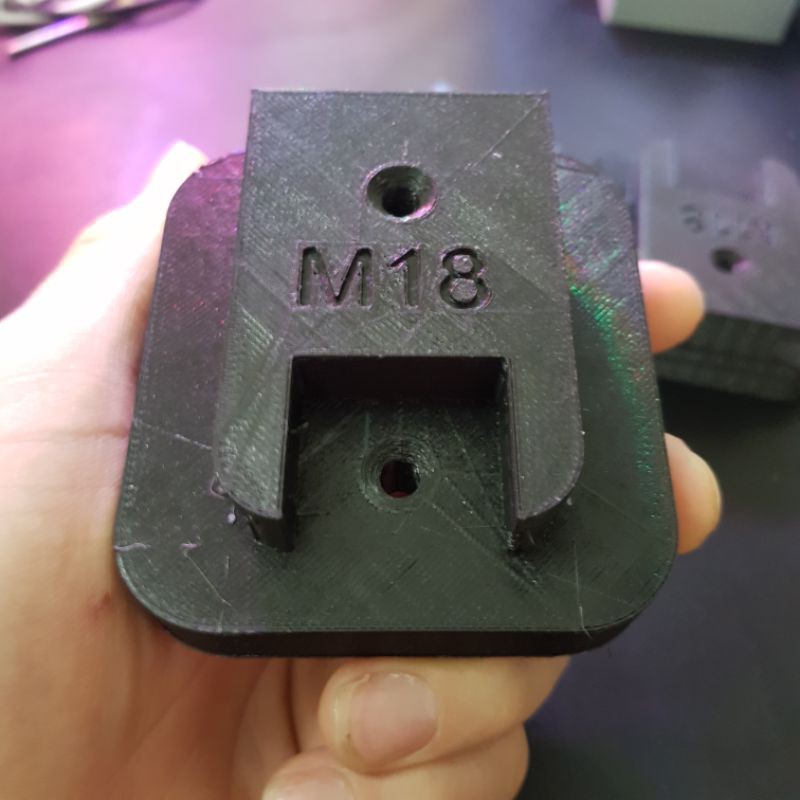 Giá treo máy milwake 18V siêu cứng