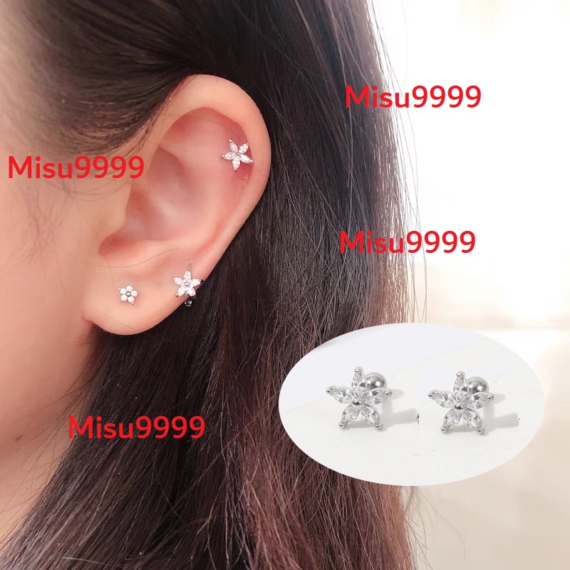 Khuyên titan 5 cánh hoa đính đá bản lớn