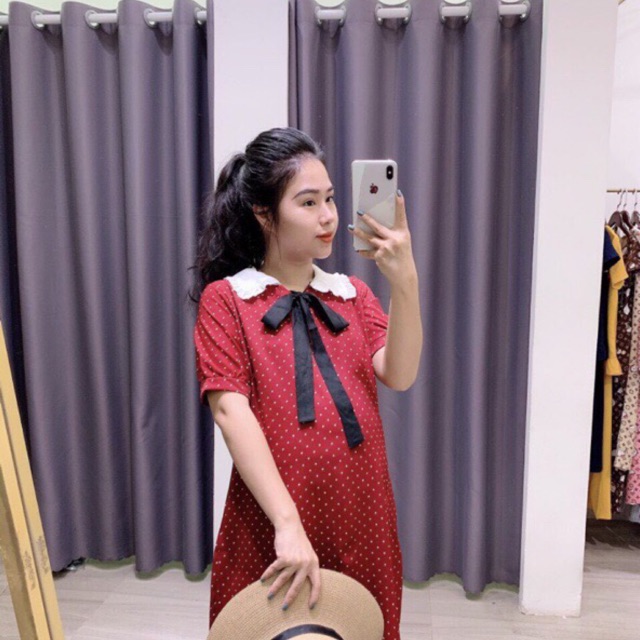 Váy lụa chấm bi