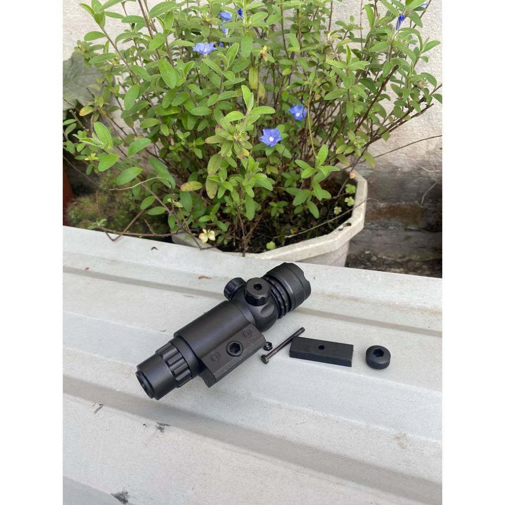 Đèn pin, đèn laze, ống nhòm có rãnh khe gắn - pin cúc áo | BigBuy360 - bigbuy360.vn