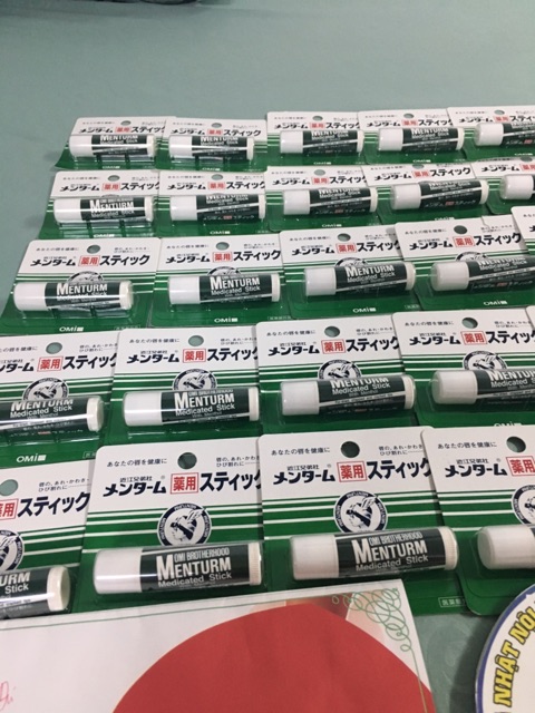 Son dưỡng môi Omi Menturm, dưỡng ẩm