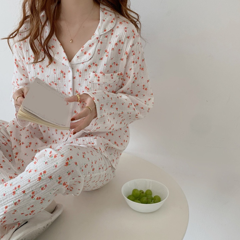 Bộ Đồ Ngủ 2 Món Áo Tay Dài Cổ V Cài Khuy Phối Quần Dài Dáng Rộng In Hoa Dễ Thương