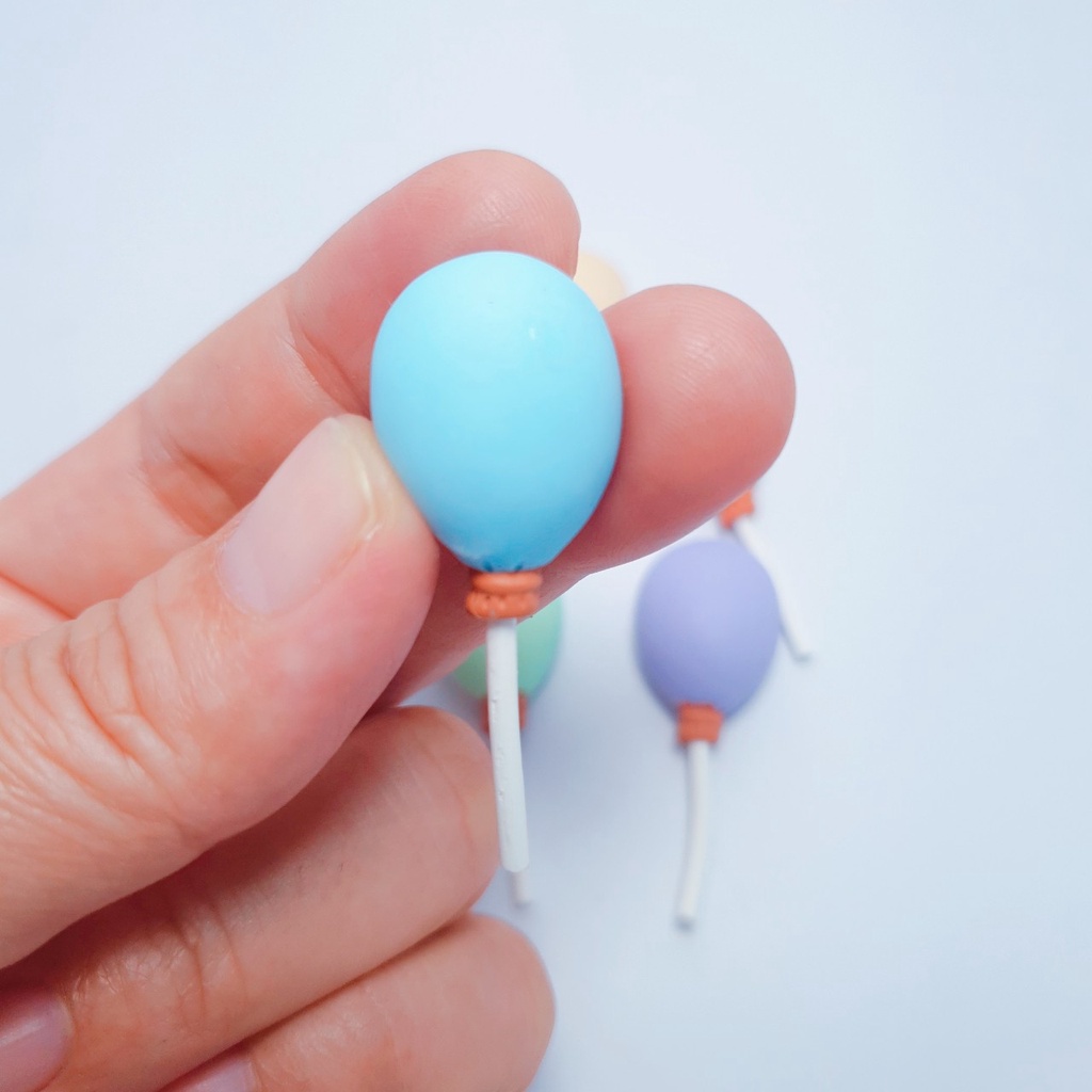 Sticker trang trí giày nhựa lỗ / nút gắn hkdesign mẫu hình bóng bay nhiều màu gắn sục dép quai ngang (6k/ 1 cái)