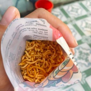 Mì trẻ em 2k + bánh tráng 2k