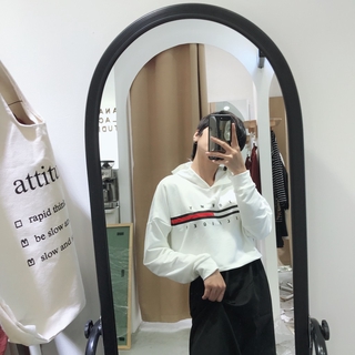 Áo croptop có nón tay dài