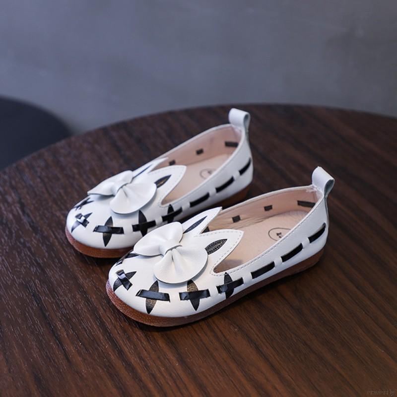 Đôi giày đế mềm chống trượt họa tiết chú thỏ dễ thương cho bé gái