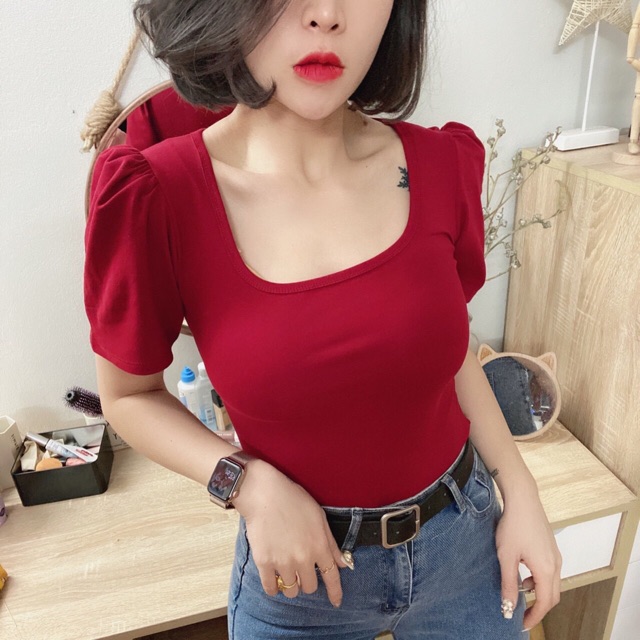 Áo phông tay bồng cổ vuông